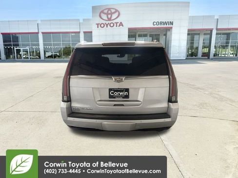 Used 2016 Cadillac Escalade Luxury image 7