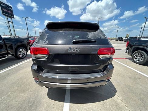 Used 2018 Jeep Grand Cherokee Overland RWD image 3