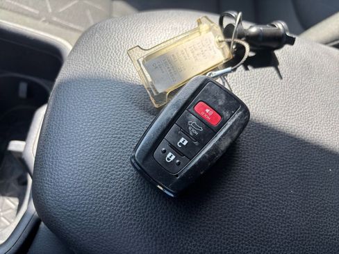 Used 2025 Toyota RAV4 XLE image 23