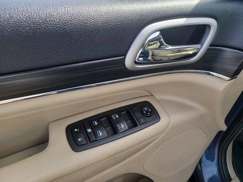 Used 2020 Jeep Grand Cherokee Limited RWD image 18