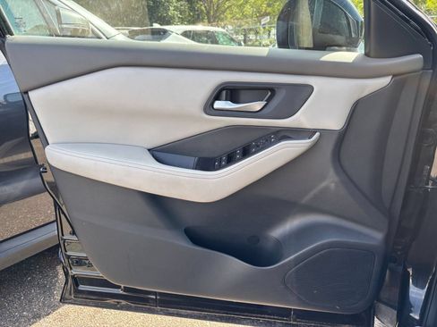 Used 2025 Nissan Rogue SV AWD/4WD image 18