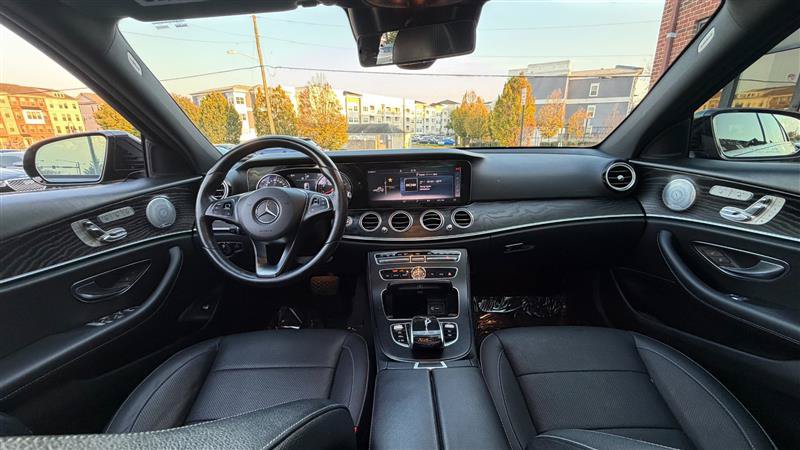 Used 2018 Mercedes-Benz E 300 image 24