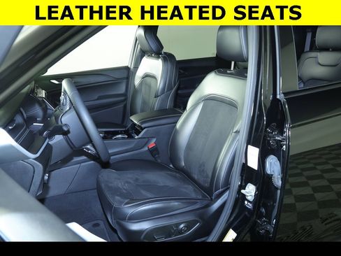 Used 2023 Jeep Grand Cherokee L Laredo image 4