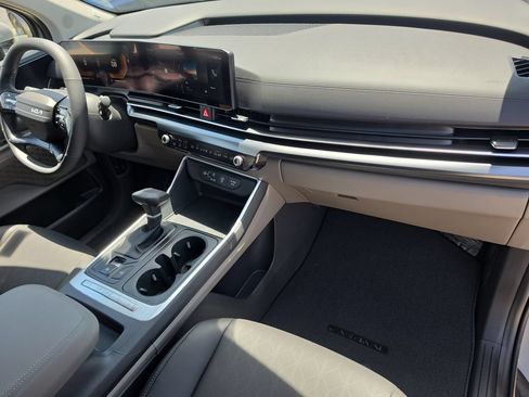 New 2027 Kia Carnival FWD image 11