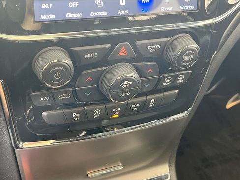 Used 2022 Jeep Grand Cherokee Laredo X image 16