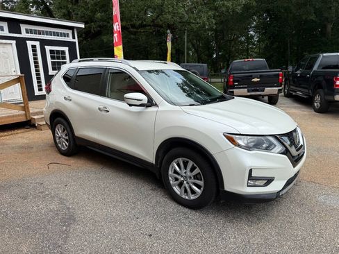 Used 2018 Nissan Rogue SV w/ Premium Package FWD image 3