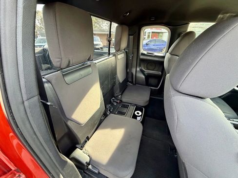 Used 2016 Toyota Tacoma TRD Sport w/ Towing Package image 10