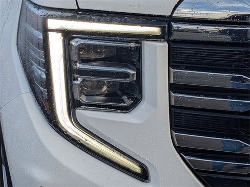 Used 2022 GMC Sierra 1500 SLT w/ SLT Premium Plus Package image 8