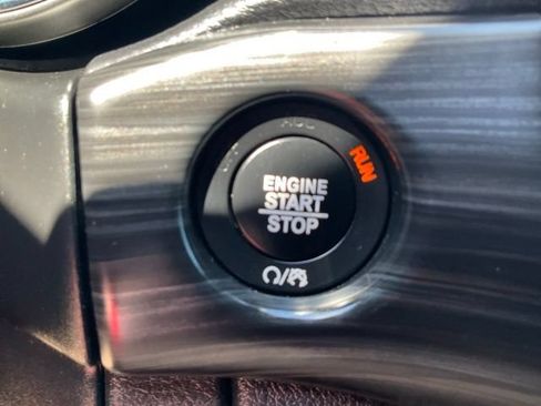 Used 2019 Jeep Grand Cherokee Altitude AWD/4WD image 12
