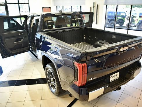 Used 2022 Toyota Tundra Limited w/ Power Package AWD/4WD image 9