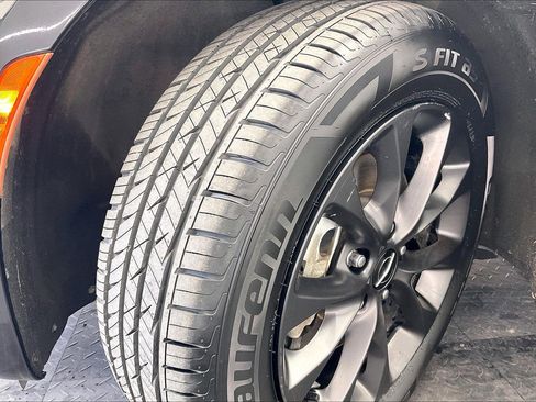 Used 2021 Chrysler Pacifica Touring-L w/ S Appearance Package FWD image 33