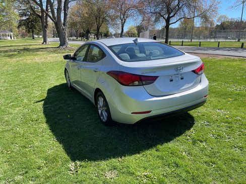 Used 2015 Hyundai Elantra SE w/ Option Group 02 FWD image 17