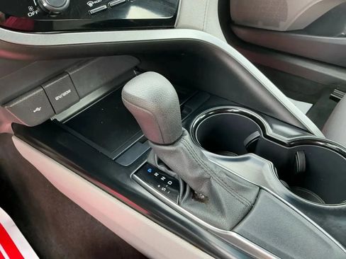 Used 2020 Toyota Camry LE w/ Carpet Mat Package image 31