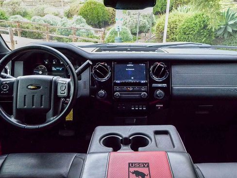 Used 2016 Ford F450 XLT w/ XLT Interior Package image 17