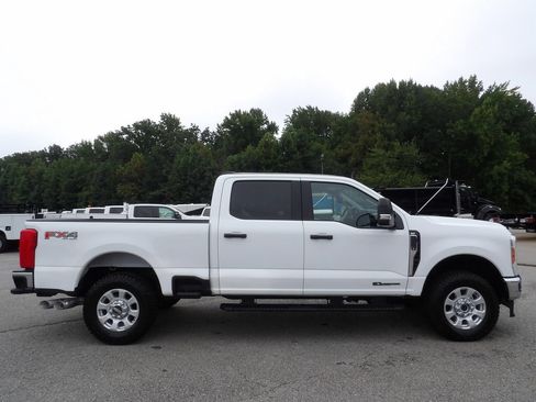 Used 2024 Ford F250 XLT w/ FX4 Off-Road Package AWD/4WD image 9