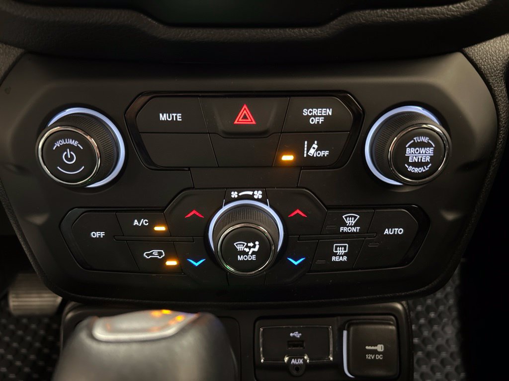 Used 2023 Jeep Renegade Latitude AWD/4WD image 26