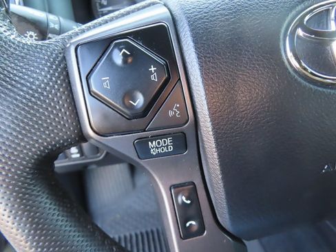 Used 2022 Toyota Tacoma TRD Sport image 16