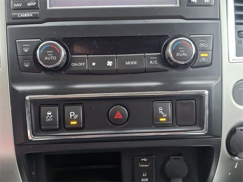 Used 2018 Nissan Titan SV w/ SV Convenience Package image 15