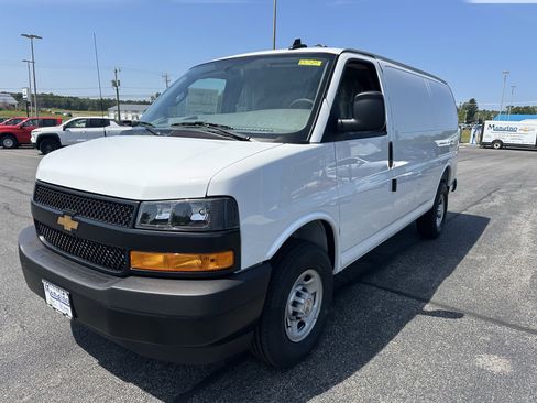 New 2025 Chevrolet Express 3500 w/ Driver Convenience Package image 3