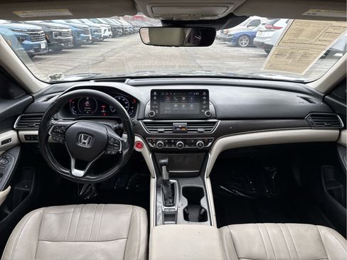 Used 2018 Honda Accord Touring image 11