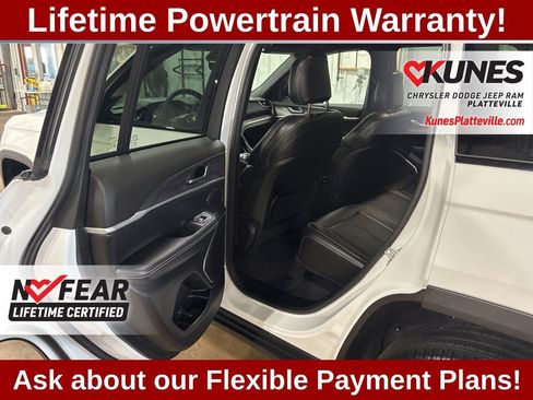 Used 2025 Jeep Grand Cherokee Limited w/ Black Appearance Package image 16