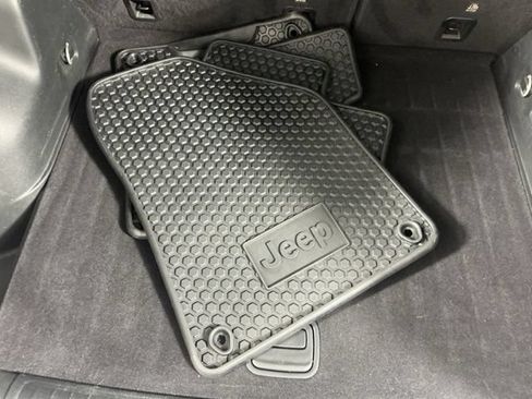 Used 2019 Jeep Cherokee Trailhawk AWD/4WD image 28