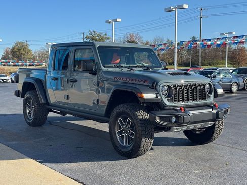 Used 2025 Jeep Gladiator Mojave w/ Convenience Group image 3