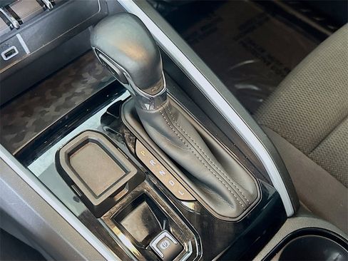 Used 2023 Chevrolet Colorado LT image 32