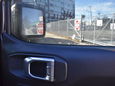 Used 2022 Jeep Gladiator Sport image 21