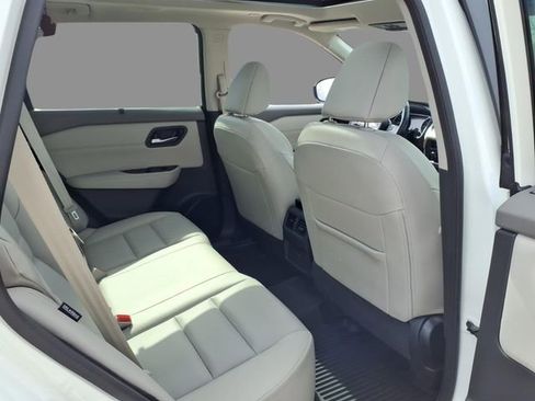 Used 2023 Nissan Rogue SV w/ SV Premium B Package image 11