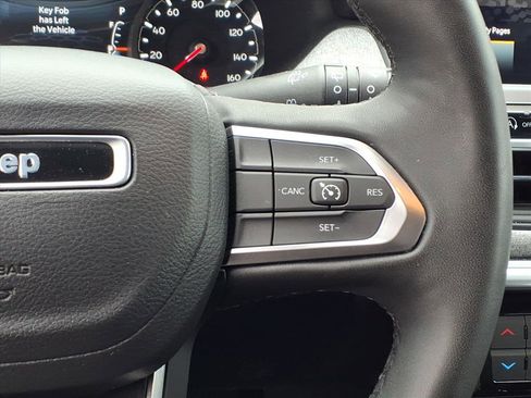 Used 2023 Jeep Compass Latitude image 19