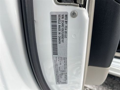 Used 2020 Chrysler Voyager Lxi image 32