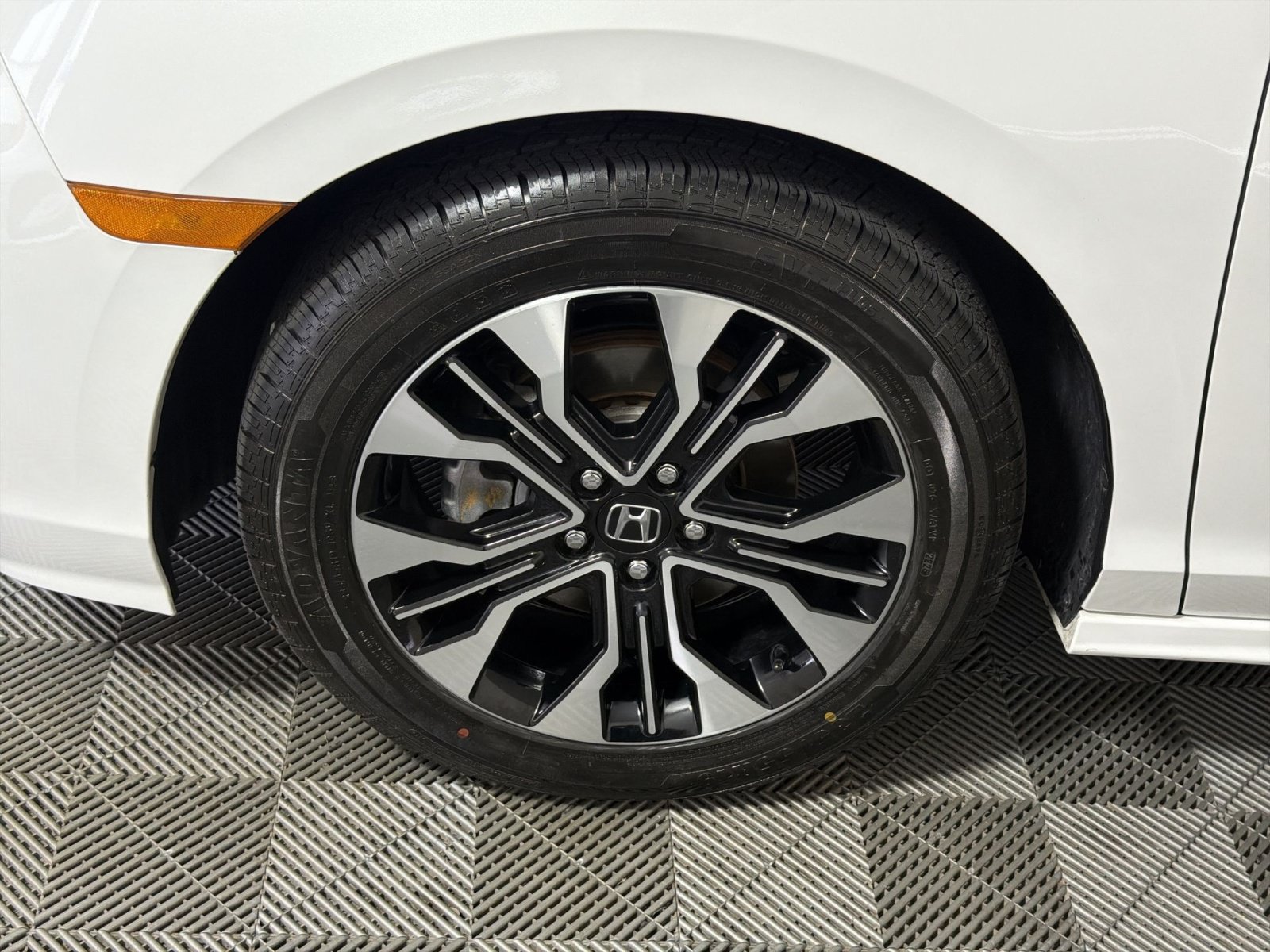 Used 2025 Honda Odyssey Elite image 12