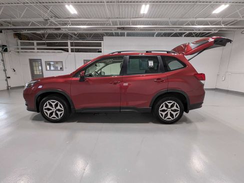 Used 2023 Subaru Forester Premium image 12