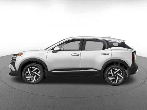 Used 2025 Nissan Kicks SV AWD/4WD image 3
