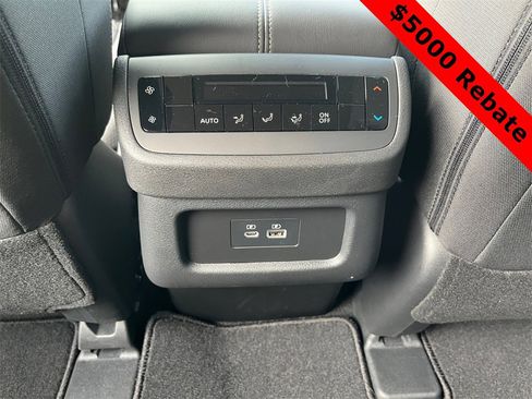 New 2025 Nissan Pathfinder SV w/ SV Premium Package image 18