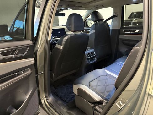 Used 2025 Volkswagen Atlas Peak Edition SE AWD/4WD image 31