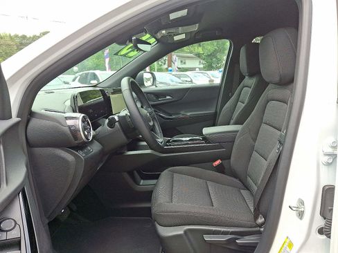 Used 2025 Chevrolet Equinox LT w/ Safety and Technology Package image 13