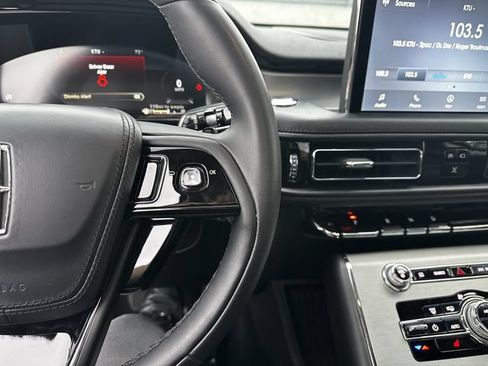 Certified 2023 Lincoln Aviator AWD w/ Premium Package image 28