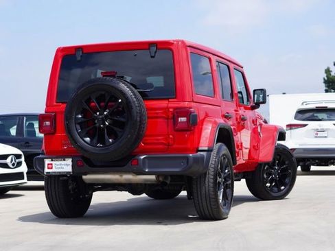 Used 2025 Jeep Wrangler Unlimited Sahara w/ Safety Group AWD/4WD image 7