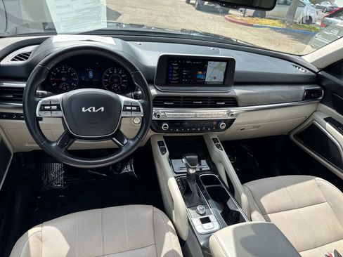 Used 2022 Kia Telluride EX w/ EX Premium Package image 8
