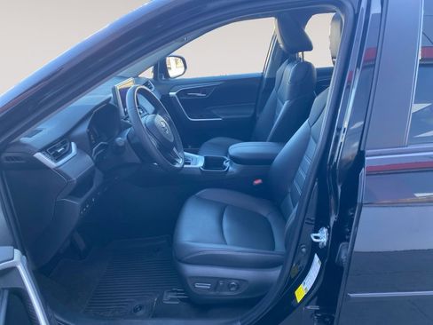 Used 2023 Toyota RAV4 XLE Premium image 9