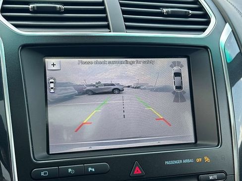 Used 2019 Ford Explorer Platinum AWD/4WD image 12