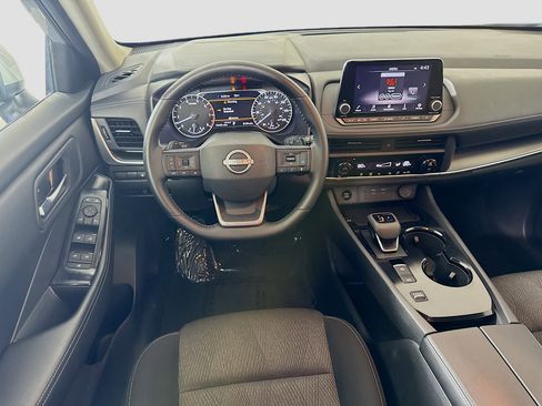 Used 2025 Nissan Rogue SV image 17