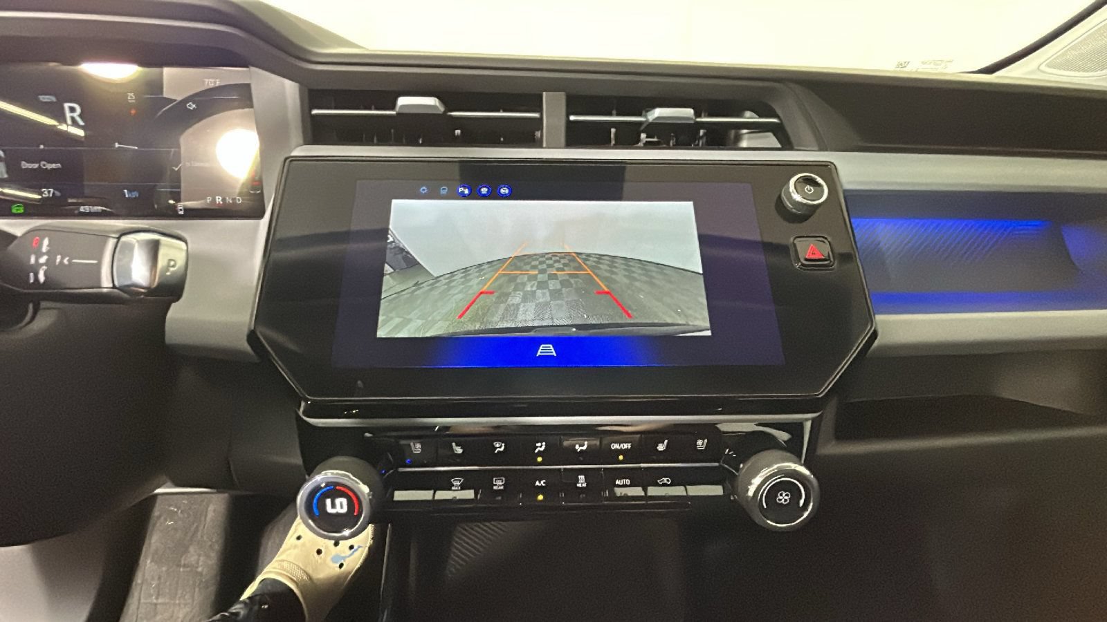 Used 2027 Chevrolet Bolt RS FWD image 28