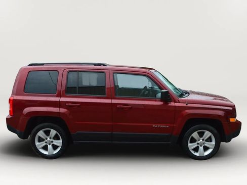 Used 2016 Jeep Patriot Latitude FWD image 11