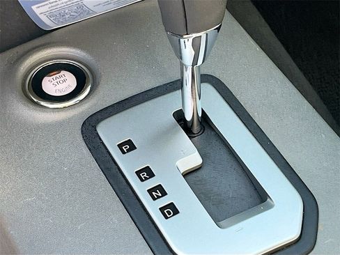 Used 2020 Nissan Frontier SV w/ Midnight Edition Floor Mats image 16