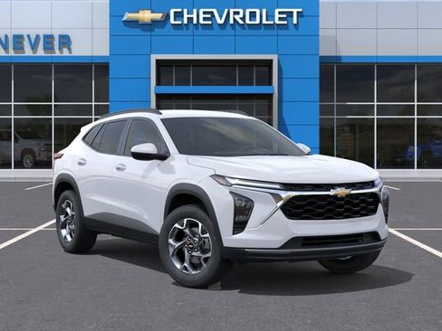 New 2026 Chevrolet Trax LT w/ Driver Confidence Package FWD image 8
