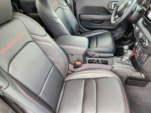 Used 2025 Jeep Gladiator Rubicon w/ Convenience Group AWD/4WD image 23