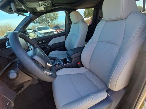 Used 2025 Toyota Tacoma Limited image 14